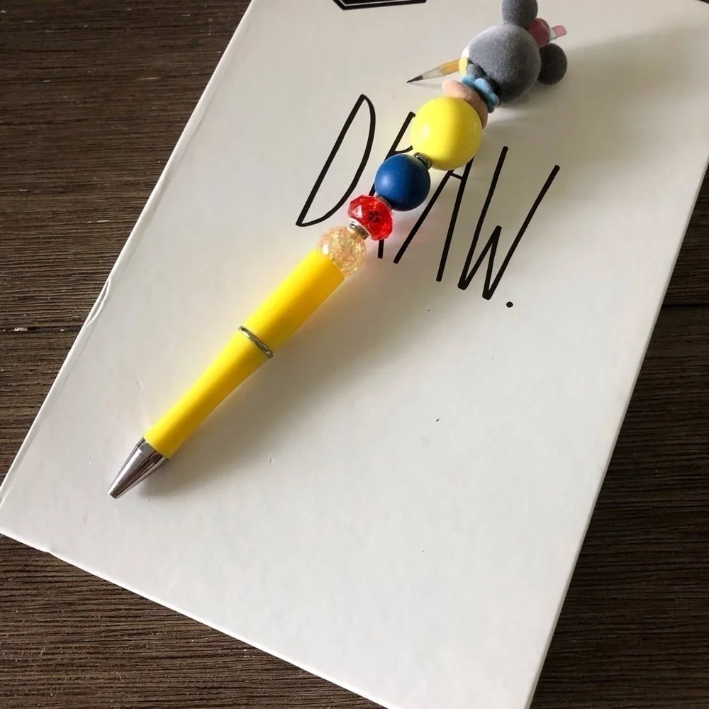 Disney Doorables: Mickey Mouse: Classic Minnie Mouse handmade beaded pen